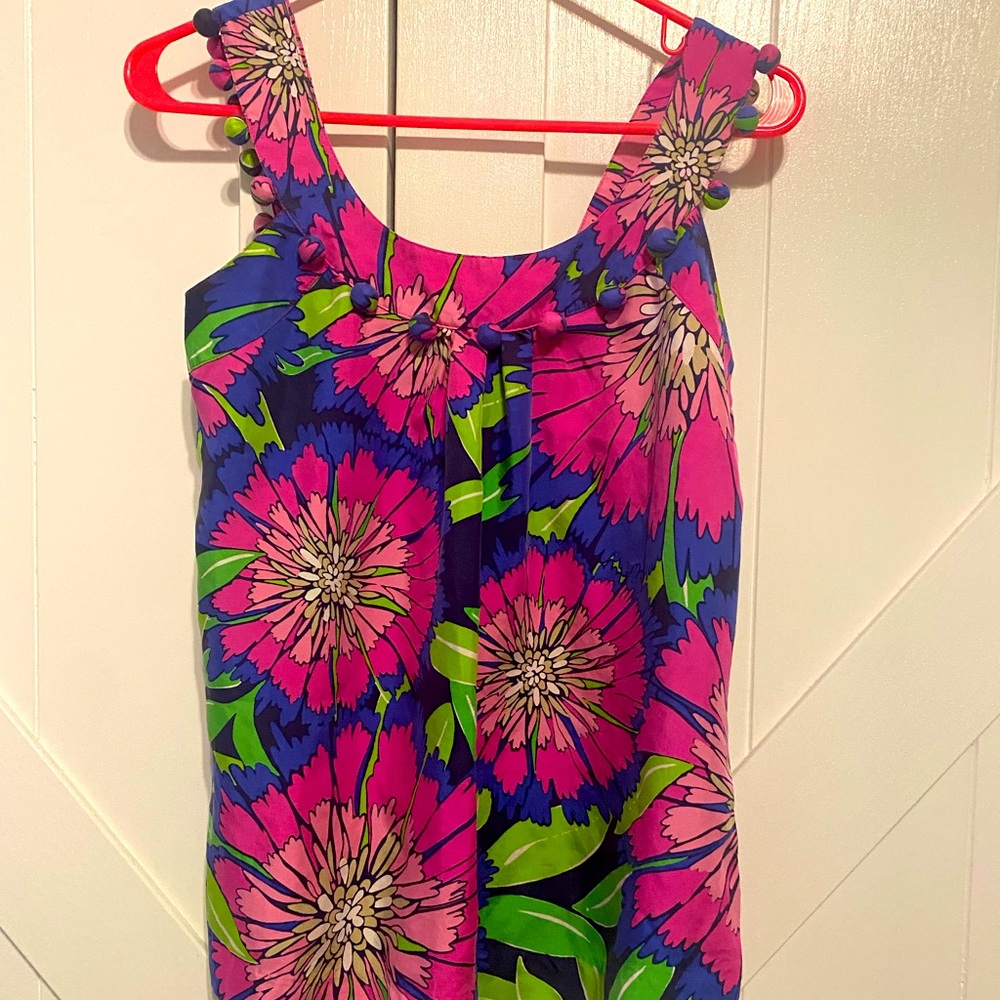 Adorable NEVER WORN Lily Pulitzer flower shirt